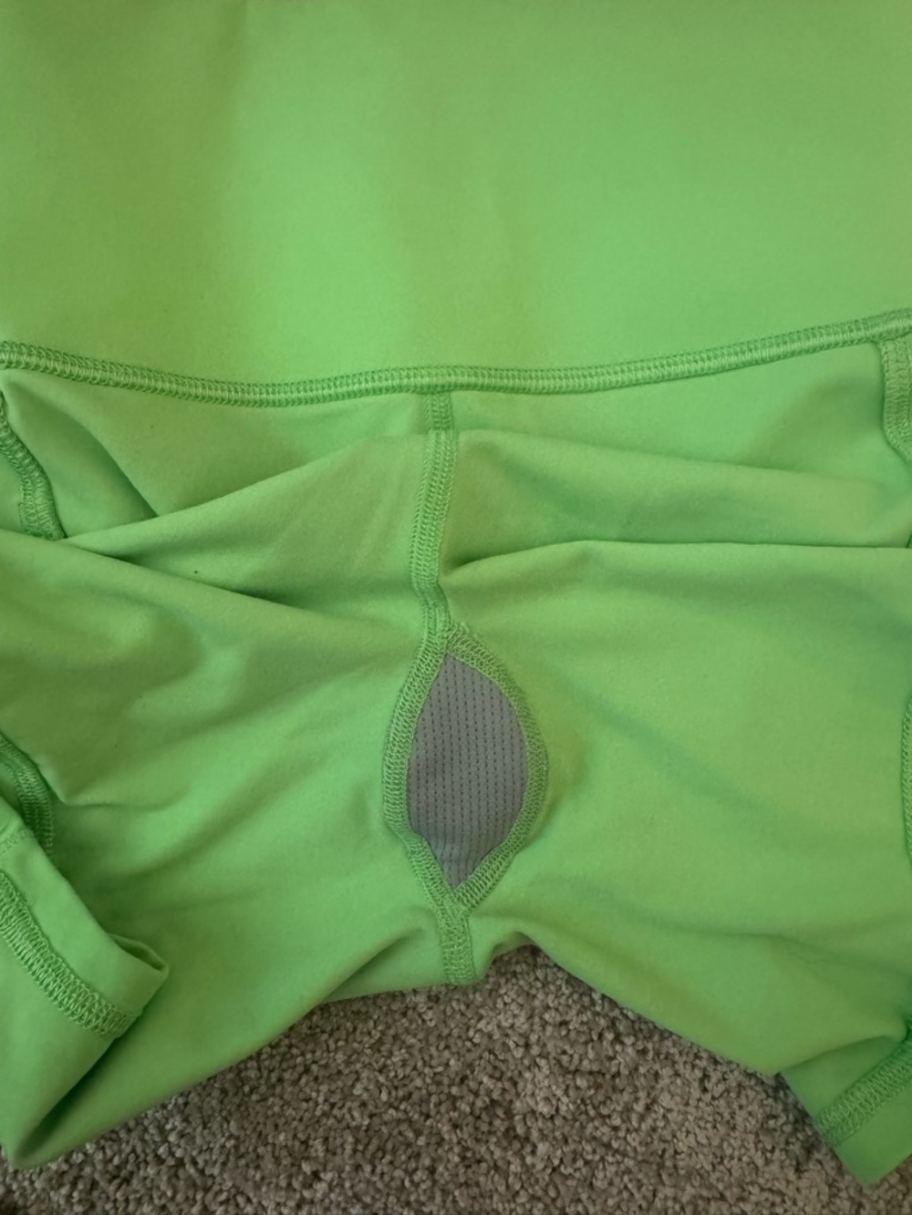 Athleta Salutation Stash Pocket II 5” Shorts Green Size S - Picture 6 of 6